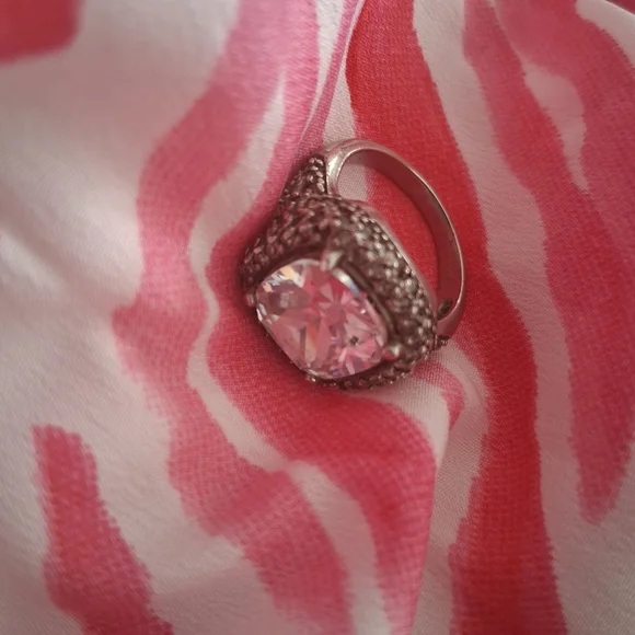 Elegant Silver Ring with Clear Gemstone - Picture 2 of 3